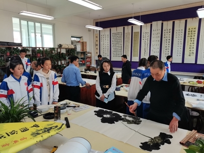 政协兰州市委员会开展文化进校园活动，架起委员联系界别群众的桥梁